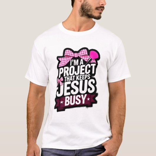 I'm a Project That Keeps Jesus Busy Christian Gift Tシャツ (正面)