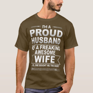 I'm A Proud Husband Of A Freaking Awesome Wife  Tシャツ