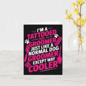 I'm A Tattooed Dog Groomer Funny Pet Lovers Sarcas カード (黄色い花)