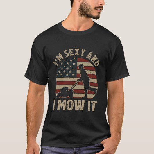 I'M And I Mow It Riding Lawn Mower Usa Flag Tシャツ (正面)