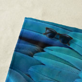 I'm blue - Macaw feathers ビーチタオル (インサイチュ)