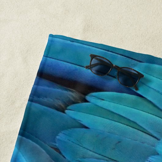 I'm blue - Macaw feathers ビーチタオル (インサイチュ)