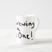 I'm brewing a wet one ボーンチャイナマグカップ (正面右)