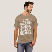 Im Delaney Doing Delaneyhings Retro Groovy Persona Tシャツ (正面フル)