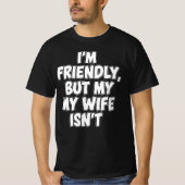 I'm Friendly But My Wife Isn't | Sarcastic Marriag Tシャツ (正面)