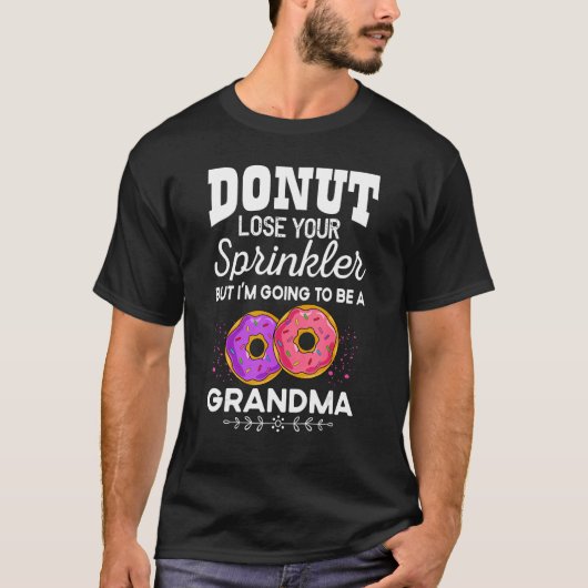 I'm Going To Be A Grandma Pregnancy Reveal Announc Tシャツ (正面)