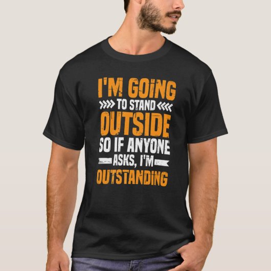 I'm Going To Stand Outside If Anyone Asks I'm Outs Tシャツ (正面)