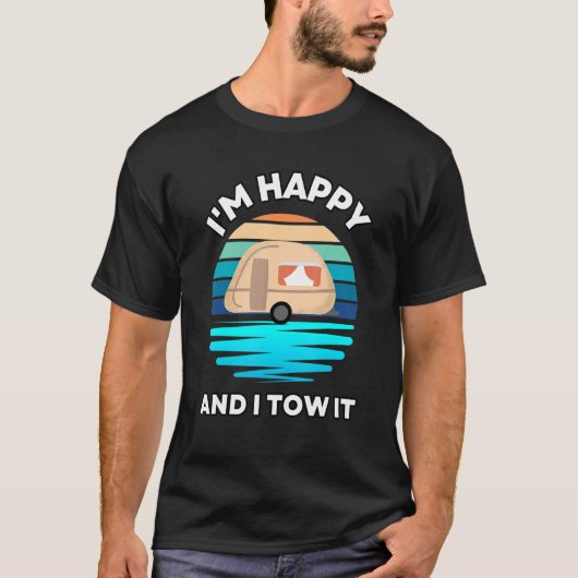 I'm Happy and I Tow It Camper Camping Pun Camp Tシャツ (正面)