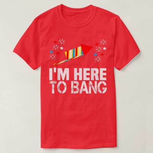 Im Here Bang 4th of 7月おもしろい花火ミームJ Tシャツ (デザイン正面)