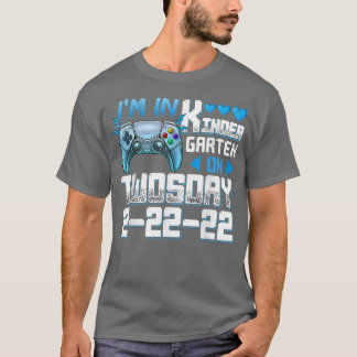 I'm In Kindergarten On Twosday Tuesday 2-22-22 Vid Tシャツ