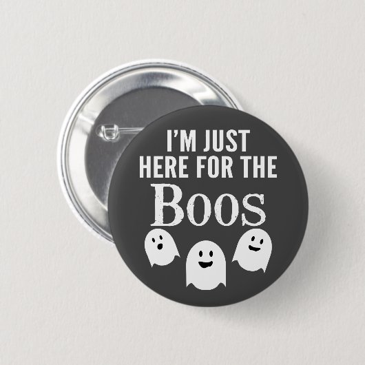 I'm Just Here for the Boos – 面白いハロウィーンパーティー 缶バッジ (正面&裏面)