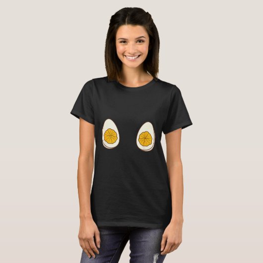 I'm Just Here For The Deviled Eggs Funny Couple  Tシャツ (正面フル)