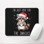 I'm Just Here For The Snacks Christmas Raccoon  マウスパッド (マウス)
