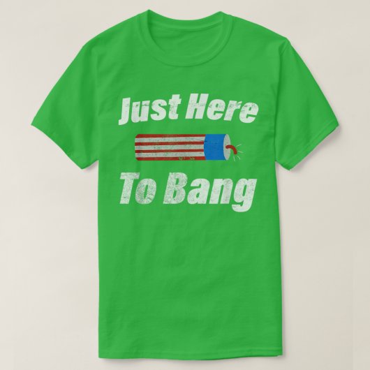 Im Just Here To Bang Funny 4th July Firework Ameri Tシャツ (デザイン正面)