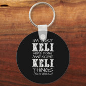 Im Just Keli Here Doing Awesome Keli Things キーホルダー (正面)