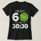 Im Not 60歳テニおもしろいス60誕生日 Tシャツ (デザイン正面)