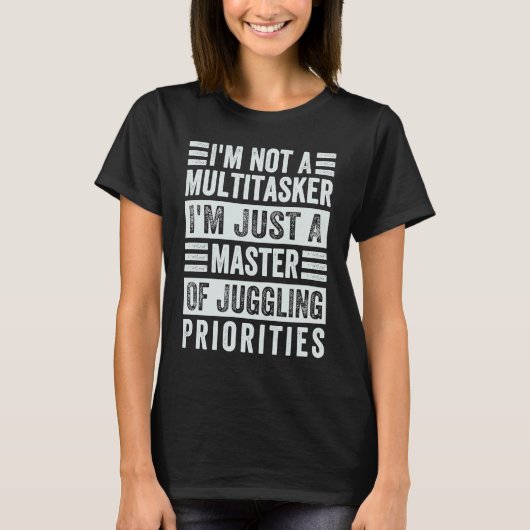 I'm Not A Multitasker Master Of Juggling Prioriti Tシャツ (正面)