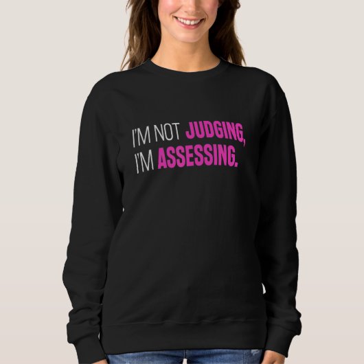 I'm Not Judging I'm Assessing Funny Sarcasm_2 スウェットシャツ (正面)