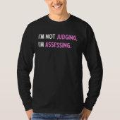 I'm Not Judging I'm Assessing Funny Saying_4 Tシャツ (正面)