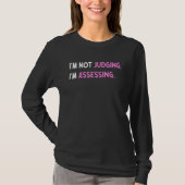 I'm Not Judging I'm Assessing Funny Saying_4 Tシャツ (正面)