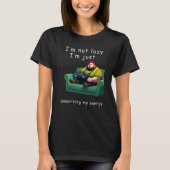 I'm not lazy I'm Just Conserving My Energy Pun Tシャツ (正面)
