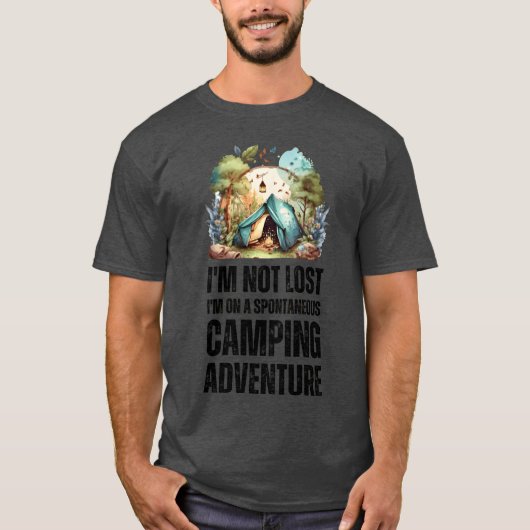 Im Not Lost Im On a Spontaneous Camping family Tシャツ (正面)