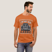 Im Not Old Im Classic Car Enthusiast funny Tシャツ (正面フル)