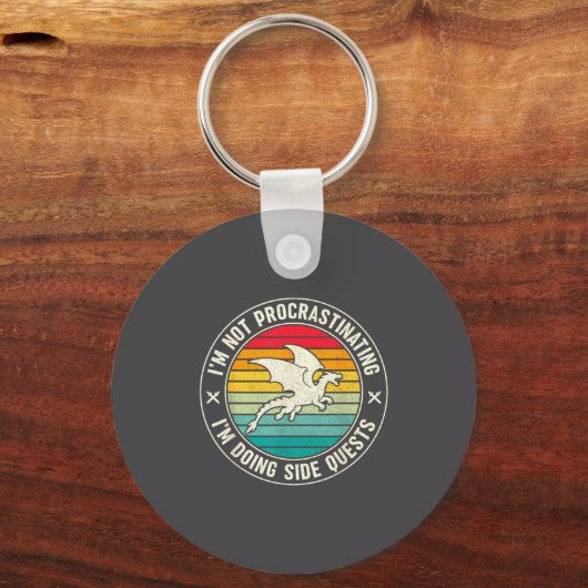 I'm Not Procrastinating I'm Doing Side Quests Drag キーホルダー (正面)