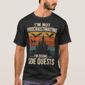 Im Not Procrastinating Im Doing Side Quests Retro Tシャツ (正面)