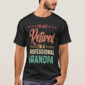 I'm not retired I'm a professional Grandpa Tシャツ (正面)