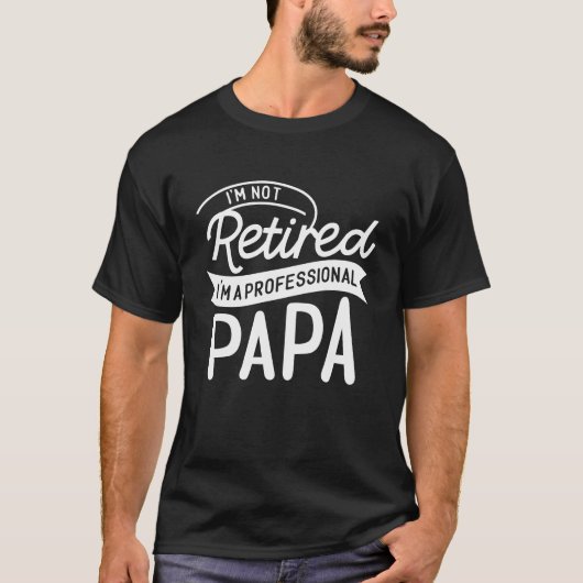 I'm Not Retired I'm a Professional Papa Tシャツ (正面)