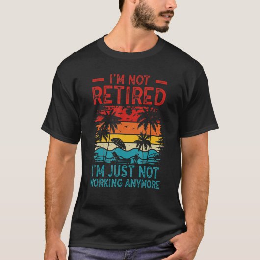 I'm Not Retired I'm Just Not Working Anymore 5 Tシャツ (正面)
