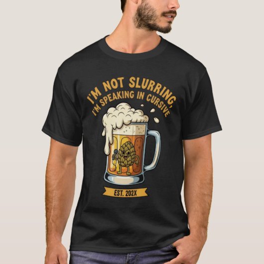 "I'm Not Slurring, I'm Speaking in Cursive" Funny Tシャツ (正面)