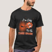I'm Only Here For The Tiger Shark Tシャツ (正面)