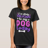 I'm Only Talking To My Dog Today Dog Lover funny Tシャツ (正面)