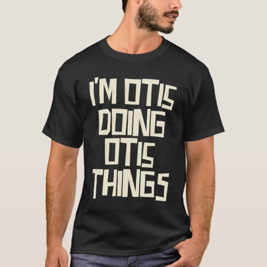 I'm Otis doing Otis things Tシャツ (正面)
