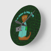 I'm Otter-ly Into Tech ラウンド壁時計 (傾斜)