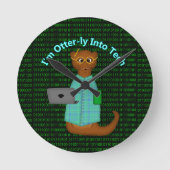 I'm Otter-ly Into Tech ラウンド壁時計 (正面)