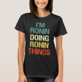 I'M Ronin Doing Ronin Things Personalised with V Tシャツ (正面)
