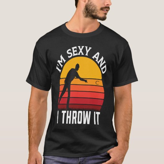 I'm Sexy And I Throw It Retro Horseshoe Pitching P Tシャツ (正面)