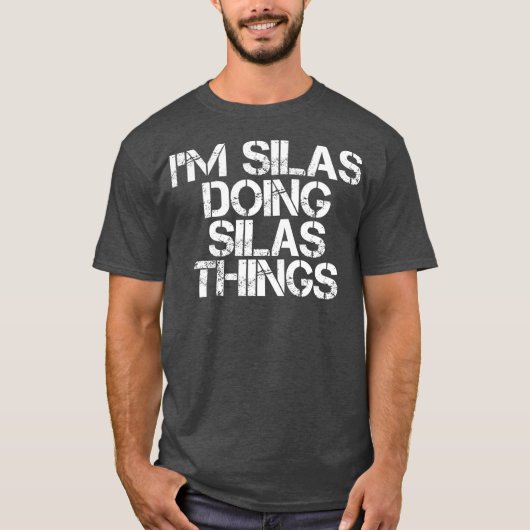 IM SILAS DOING SILAS THINGSおもしろい誕生日名 Tシャツ (正面)