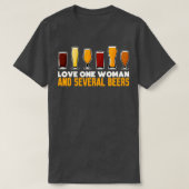 Im Silently Judging Your Beer Selection T Tシャツ (デザイン正面)