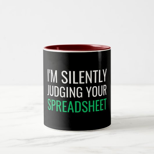 I'm Silently Judging Your Spreadsheet ツートーンマグカップ (中央)