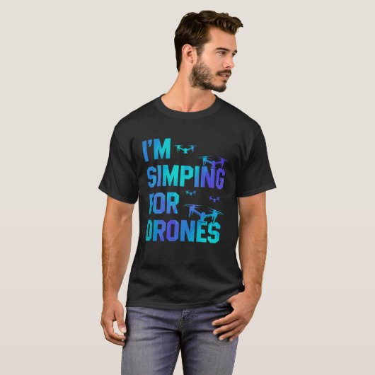 I'm Simping For Drones Drone Pilot Quadcopter Pilo Tシャツ (正面フル)