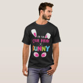 I'm the cool mom bunny funny Easter Bunny Tシャツ (正面フル)