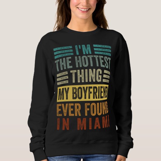 I'm The Hottest Thing My Boyfriend Ever Found In M スウェットシャツ (正面)