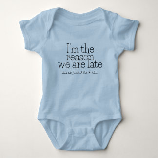 "I'm the reason we are late" Funny Baby T-shirt ベビーボディスーツ