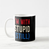 I'm With Stupid (still) - トランプに反対 コーヒーマグカップ (左)