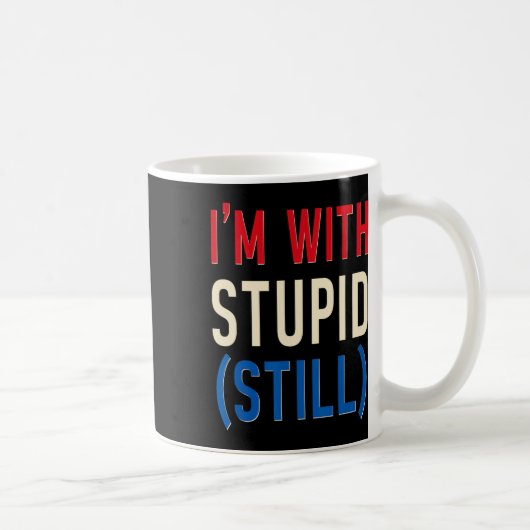 I'm With Stupid (still) - トランプに反対 コーヒーマグカップ (右)