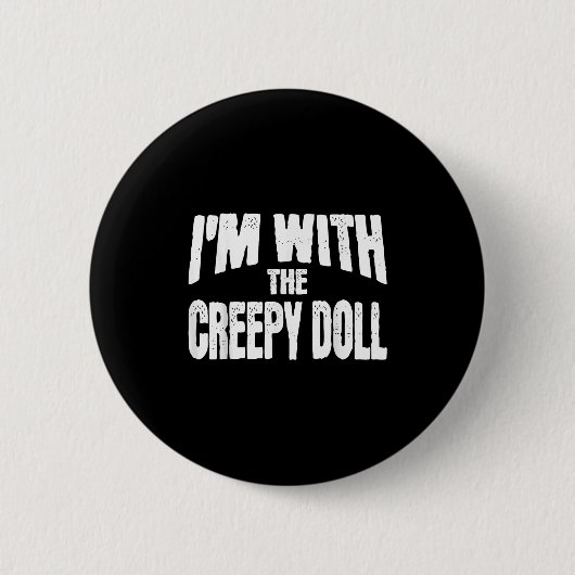 I'm With The Creepy Doll Funny Matching Halloween  缶バッジ (正面)